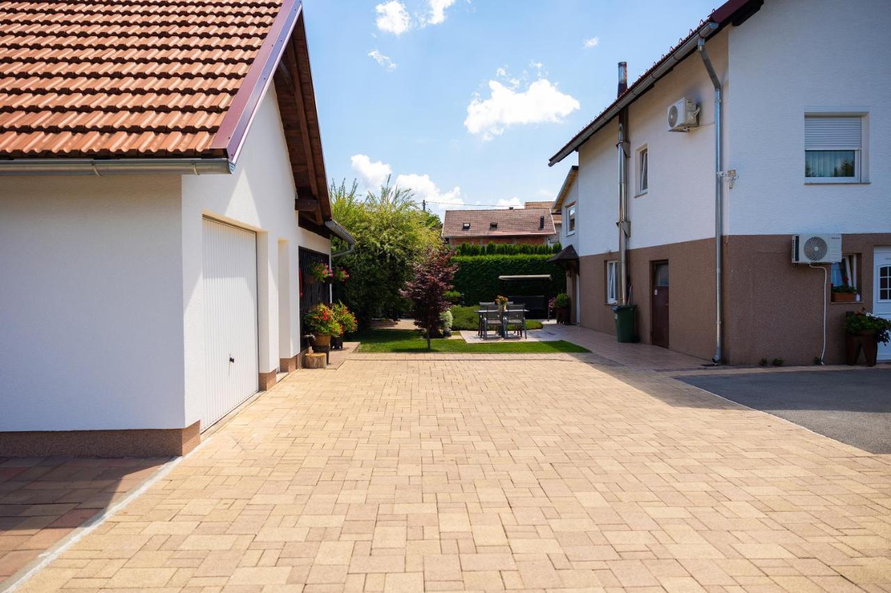 Soba I Apartman Dula Ogulin Exteriör bild