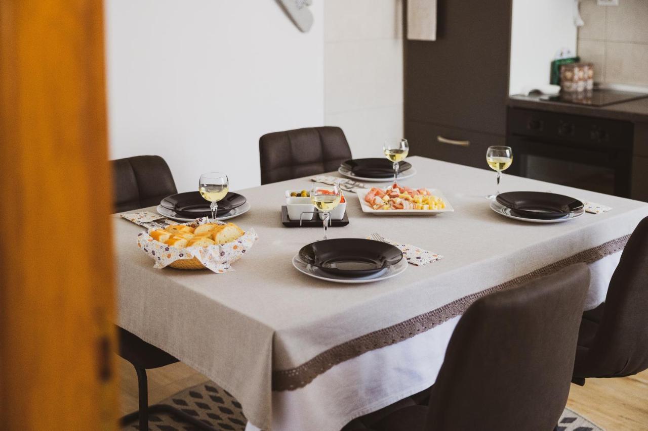 Soba I Apartman Dula Ogulin Exteriör bild