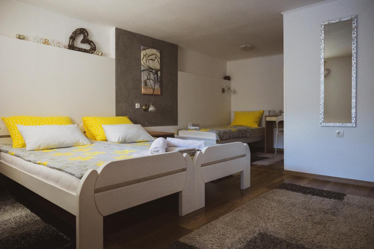 Soba I Apartman Dula Ogulin Exteriör bild