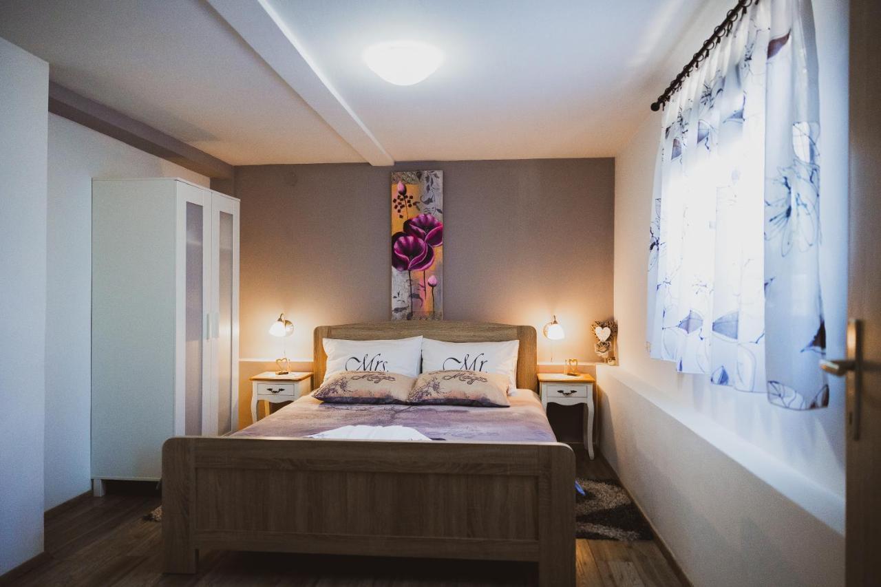 Soba I Apartman Dula Ogulin Exteriör bild