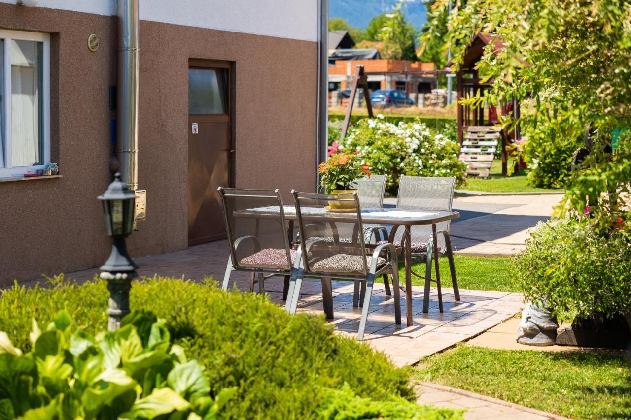 Soba I Apartman Dula Ogulin Exteriör bild