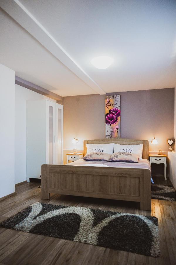 Soba I Apartman Dula Ogulin Exteriör bild