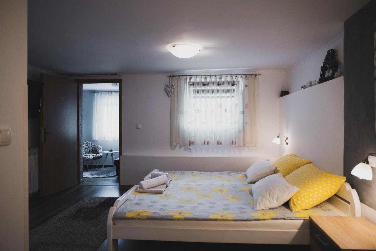Soba I Apartman Dula Ogulin Exteriör bild