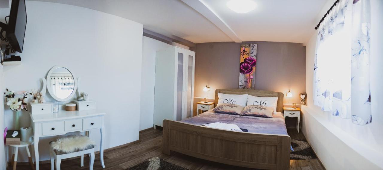Soba I Apartman Dula Ogulin Exteriör bild